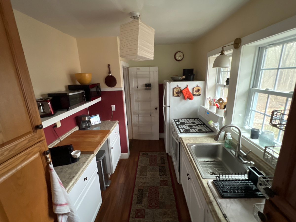Peaceful Hudson Valley Stay Near Hospitals With Workspace, Parking And Pet Friendly Yard - Photo 7