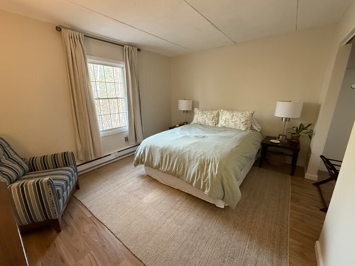 Condo near UVM Hospital and Airport - Photo 12