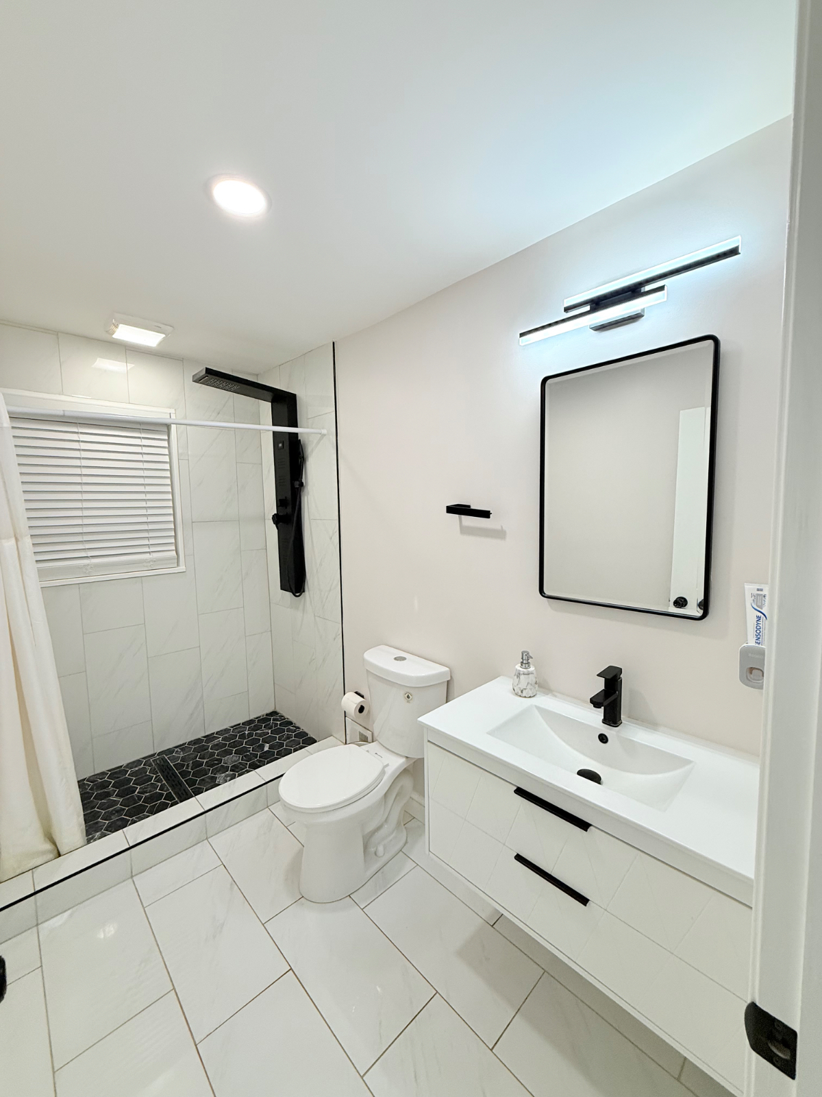 Hillcrest Luxe House - Photo 10