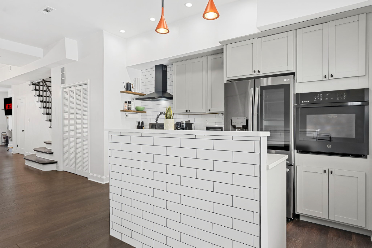 Corporate Luxury DC Living w/Rooftop & Hot Tub Sleeps 6 to 8 - Photo 6