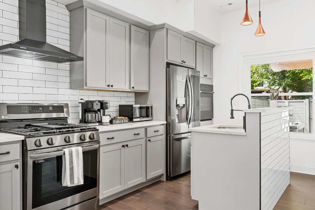 Corporate Luxury DC Living w/Rooftop & Hot Tub Sleeps 6 to 8 - Photo 5