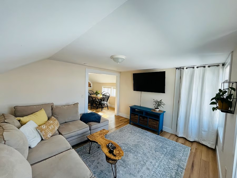 Fully Furnished 2BR in the Old North End with Hot Tub - Photo 5
