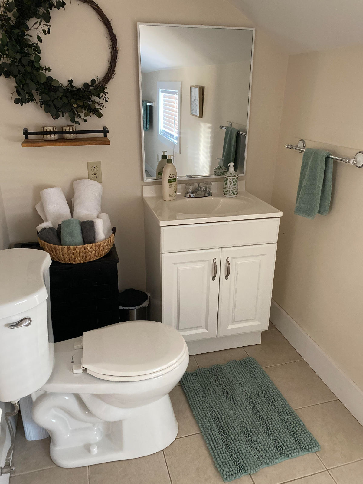 Fully Furnished 2BR in the Old North End with Hot Tub - Photo 7