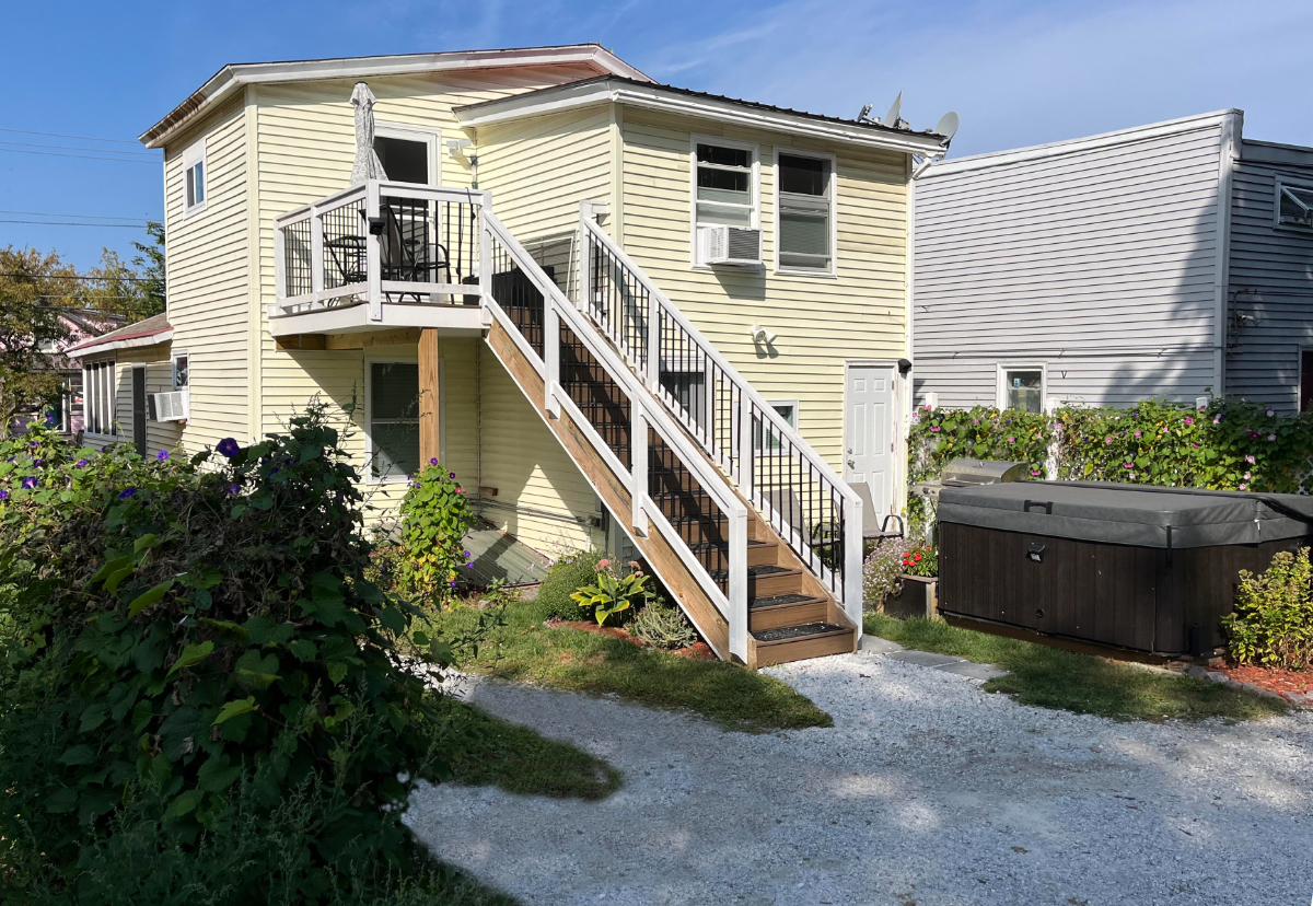 Fully Furnished 2BR in the Old North End with Hot Tub - Photo 10