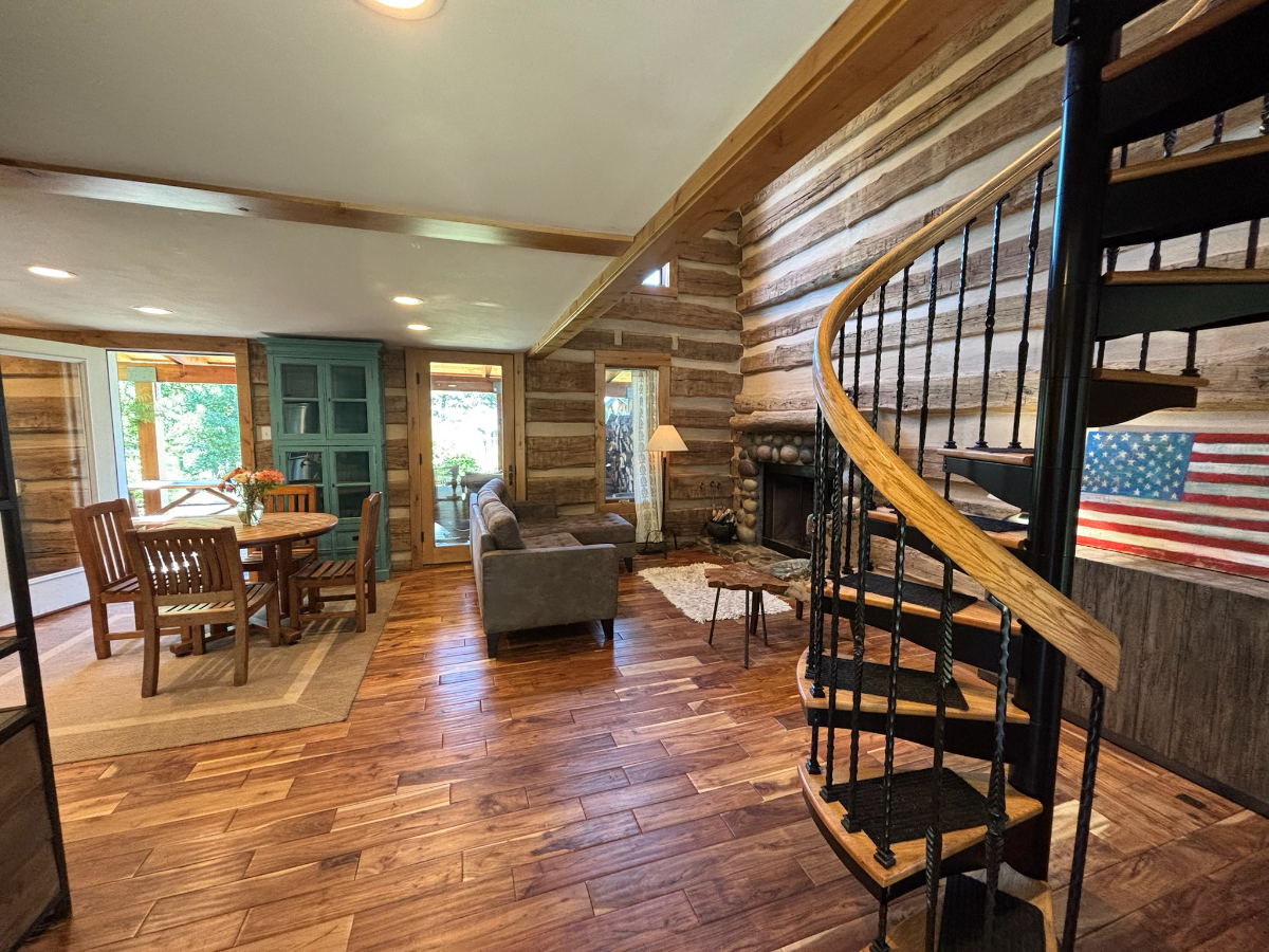 Historic Lake Cabin - Photo 2