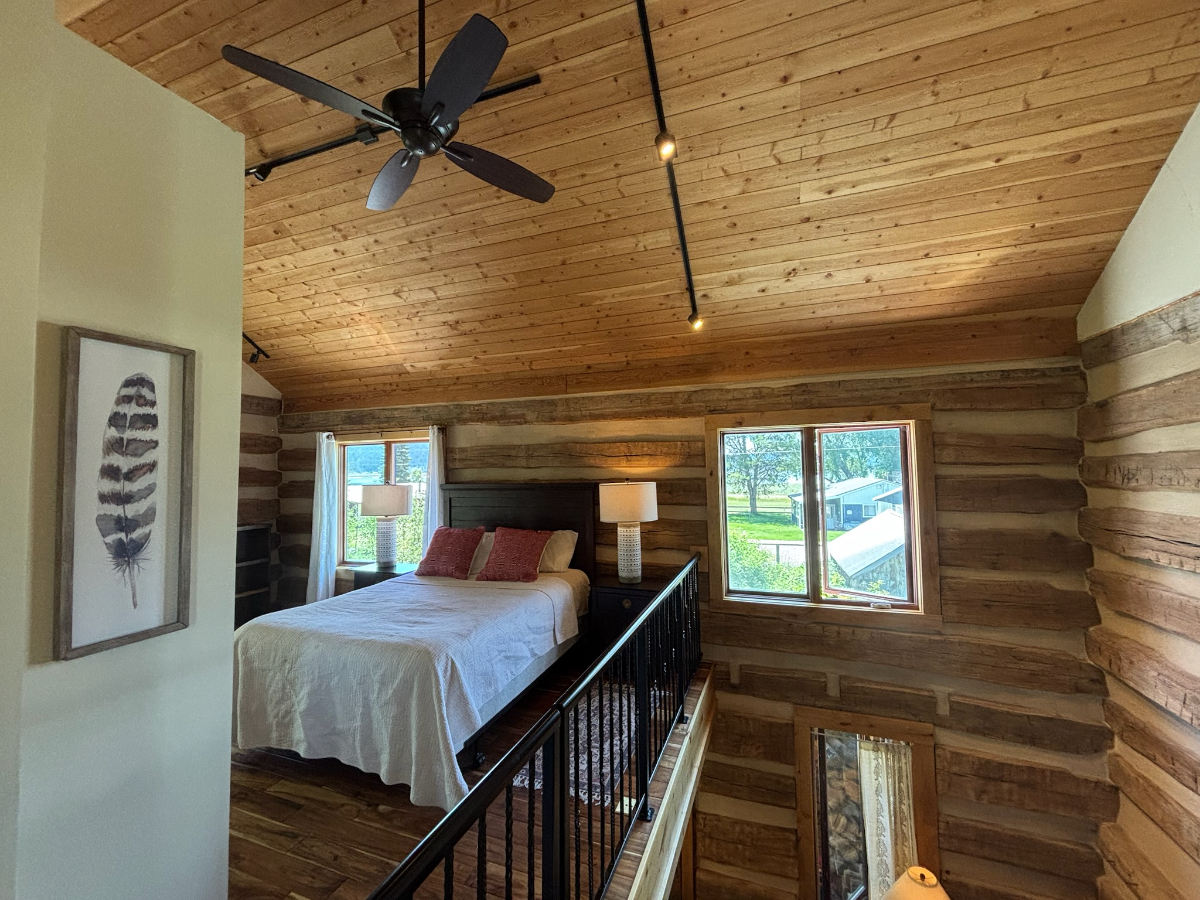 Historic Lake Cabin - Photo 4