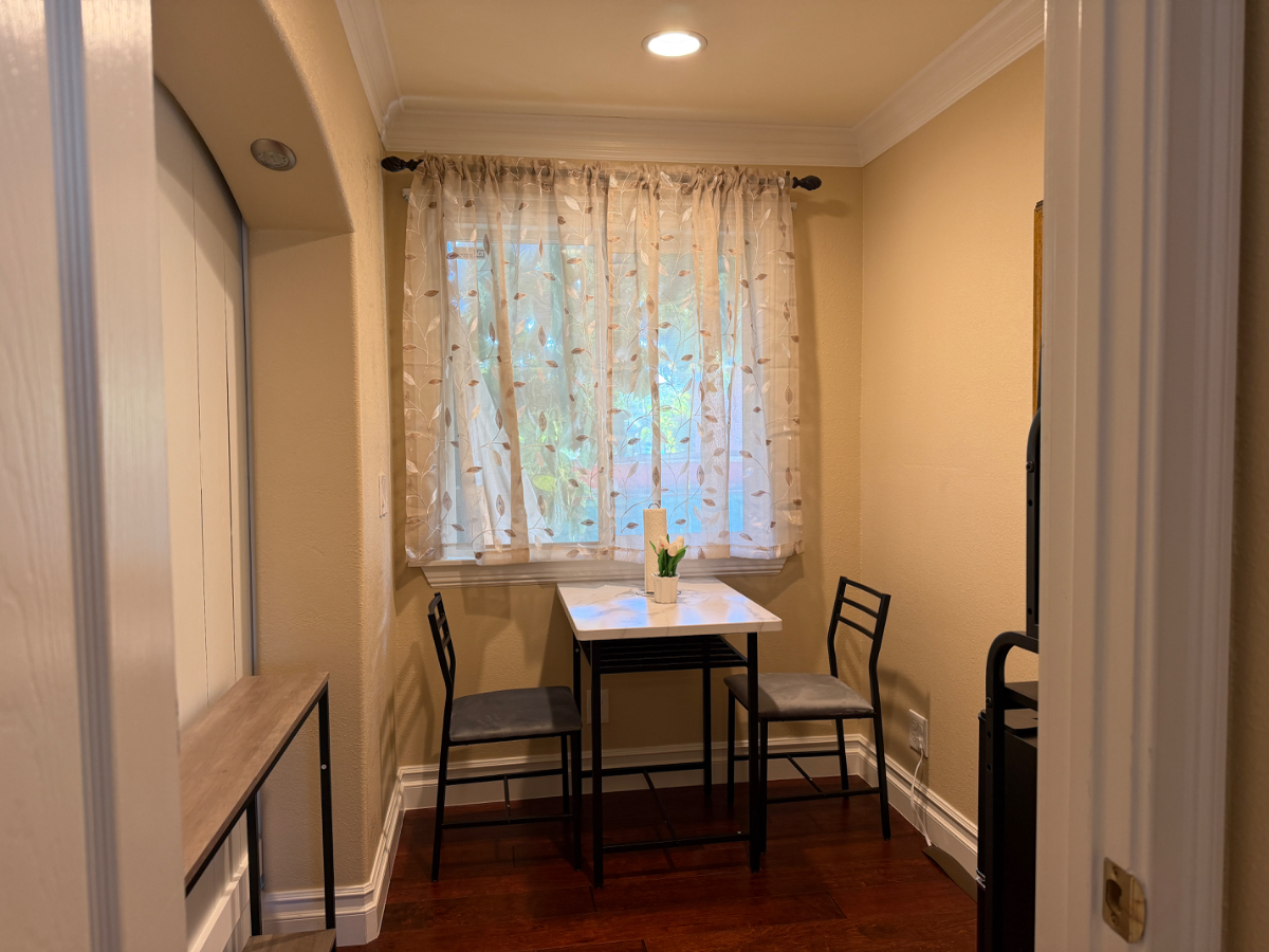 Premium Furnished Master Bedroom with Private Entrance - Photo 4