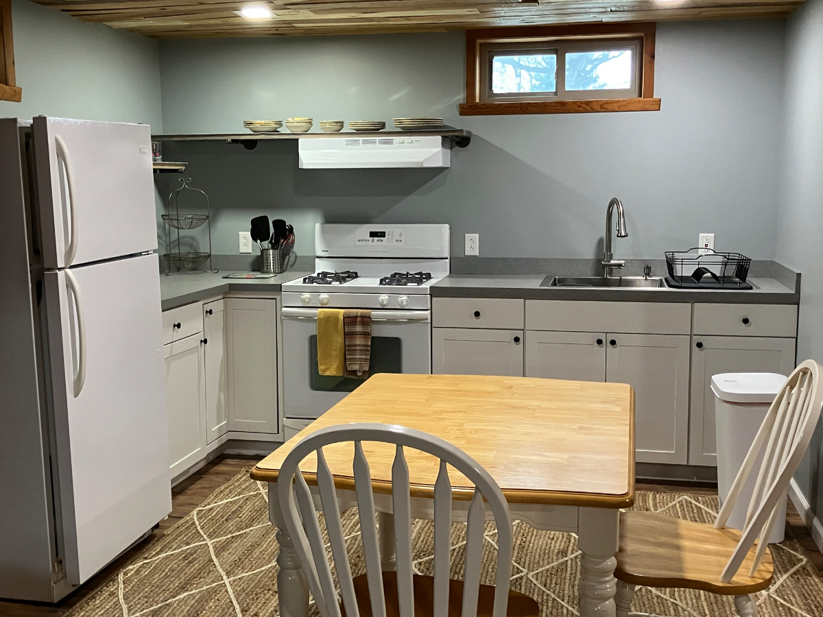 Cozy Basement Studio in quiet residential area - Photo 3