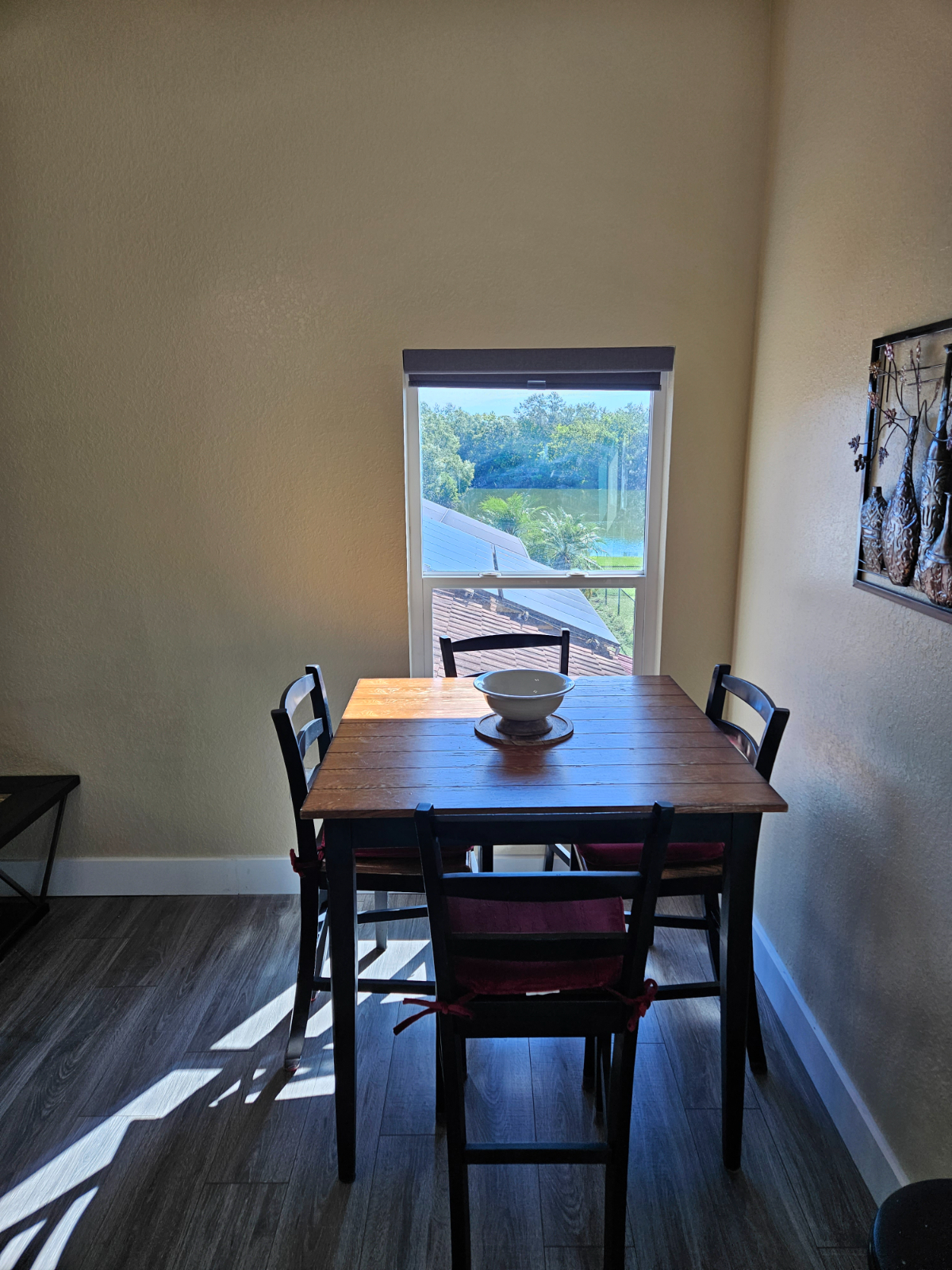 Lakeview 2 bed, 1 bath - Photo 2