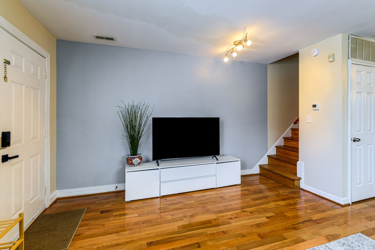 3 BDR Home Near Walter Reed And Takoma Metro With Parking And Utilities Included - Photo 4
