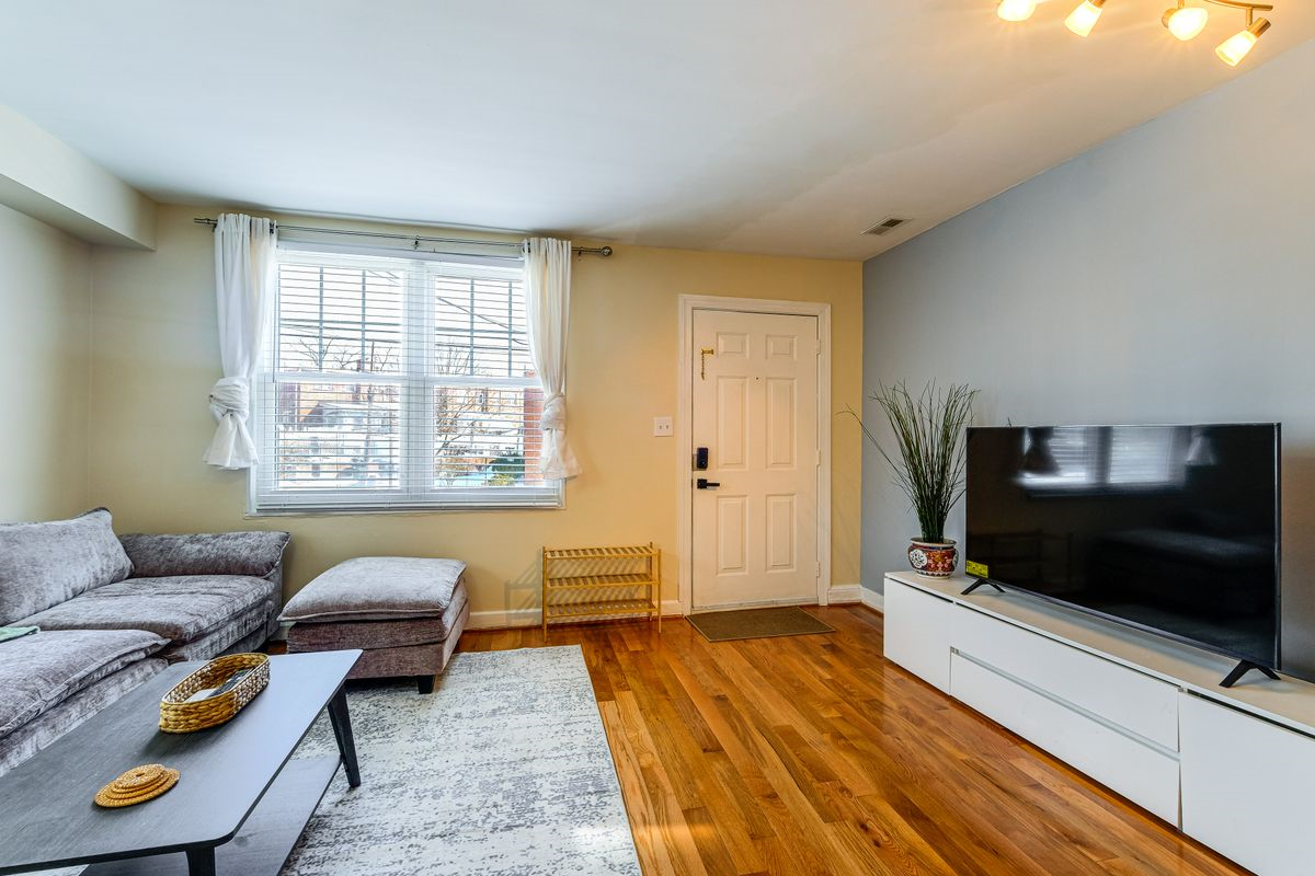 3 BDR Home Near Walter Reed And Takoma Metro With Parking And Utilities Included - Photo 2
