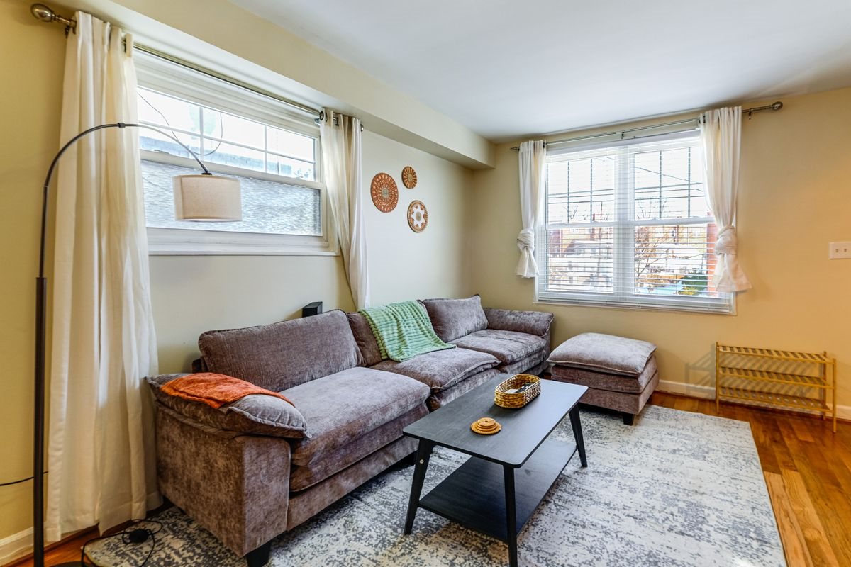 3 BDR Home Near Walter Reed And Takoma Metro With Parking And Utilities Included - Photo 3