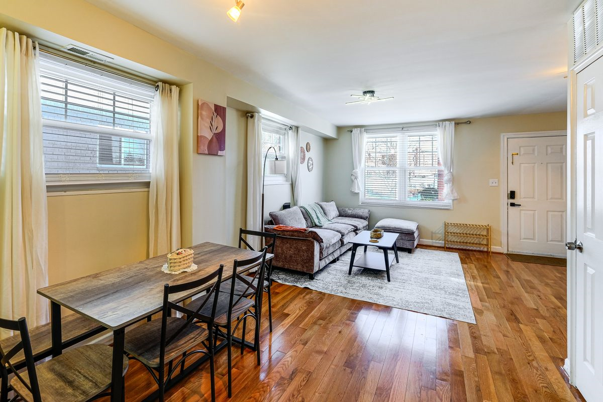 3 BDR Home Near Walter Reed And Takoma Metro With Parking And Utilities Included - Photo 5