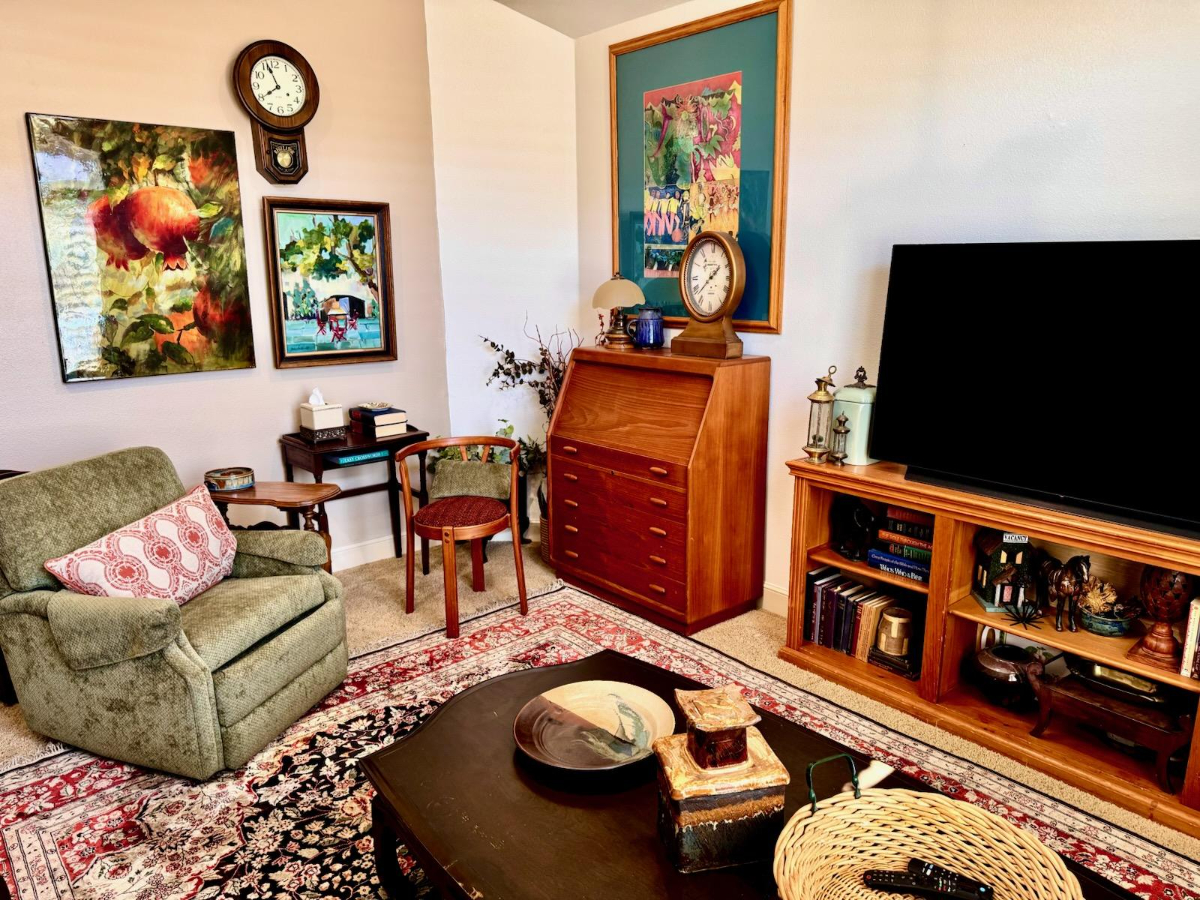 Spacious 3BR-Den Home with Dual Suites, Outdoor Fireplace, Gazebo & 2-Car Garage - Photo 10