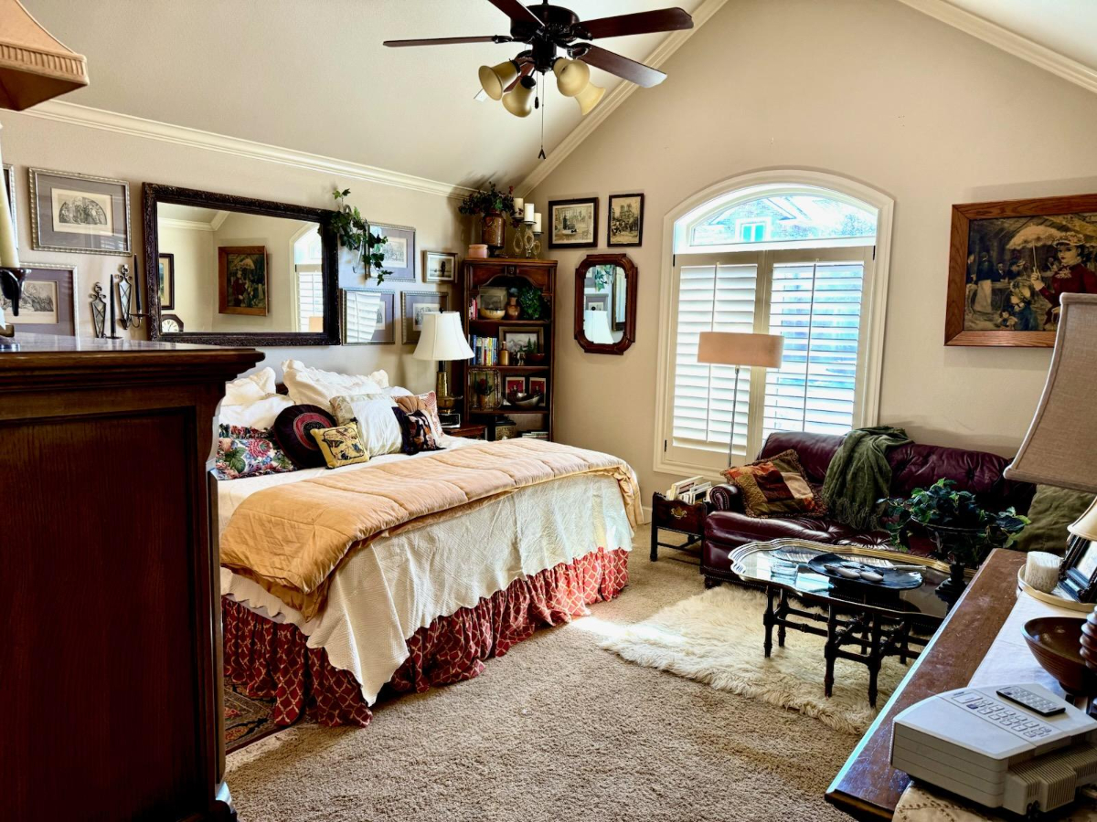 Spacious 3BR-Den Home with Dual Suites, Outdoor Fireplace, Gazebo & 2-Car Garage - Photo 12