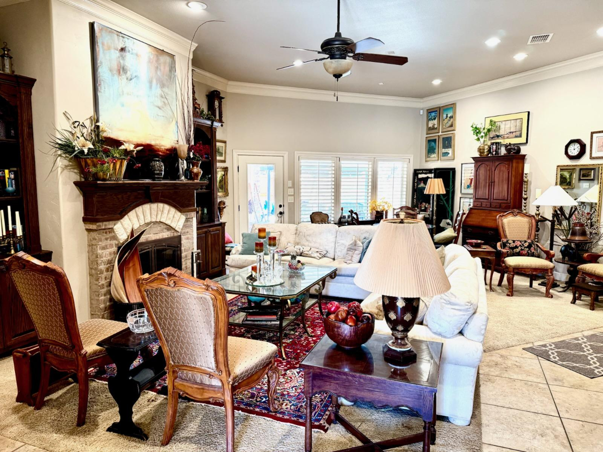 Spacious 3BR-Den Home with Dual Suites, Outdoor Fireplace, Gazebo & 2-Car Garage - Photo 5