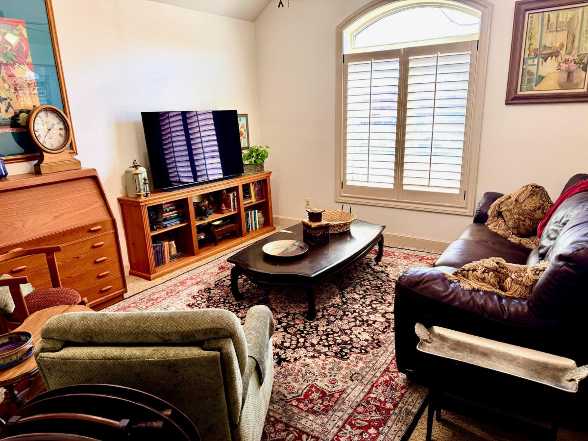Spacious 3BR-Den Home with Dual Suites, Outdoor Fireplace, Gazebo & 2-Car Garage - Photo 11