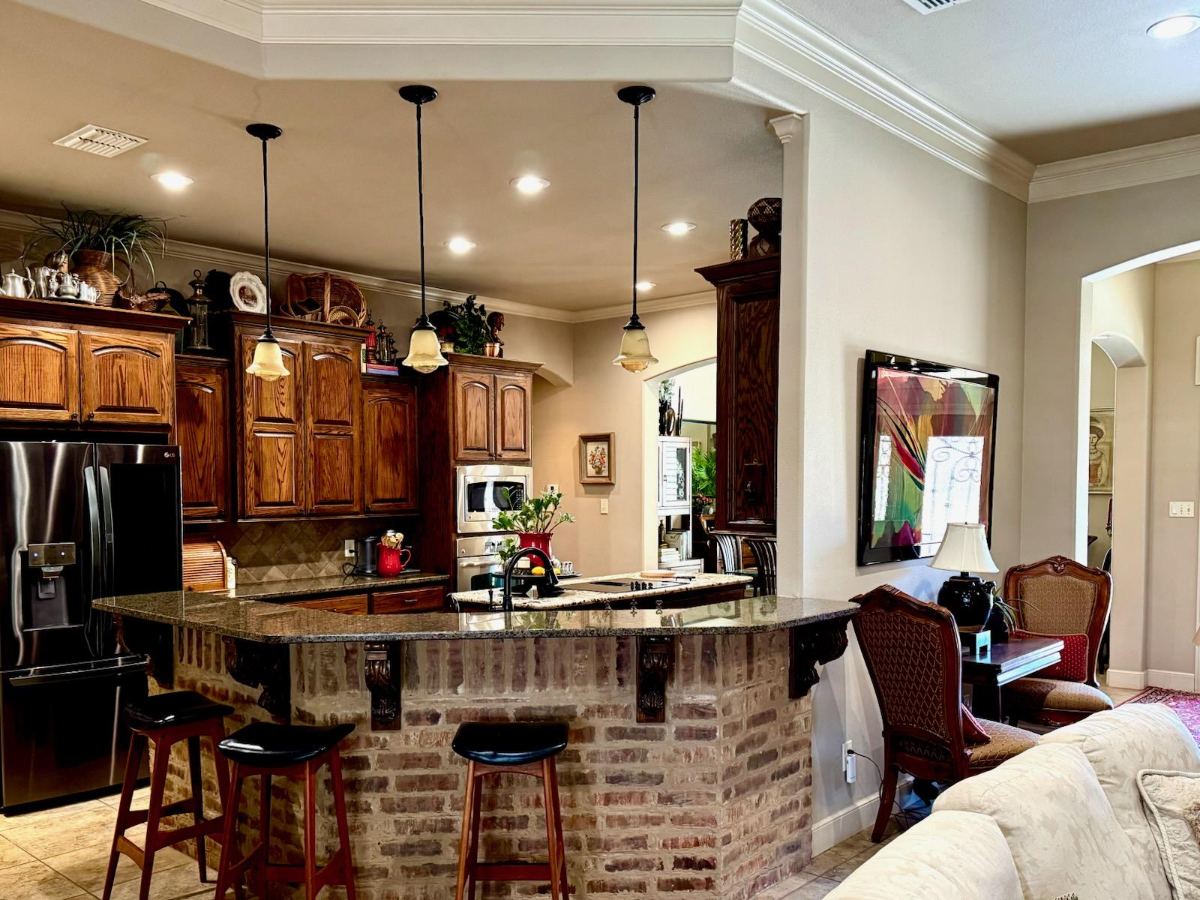 Spacious 3BR-Den Home with Dual Suites, Outdoor Fireplace, Gazebo & 2-Car Garage - Photo 7