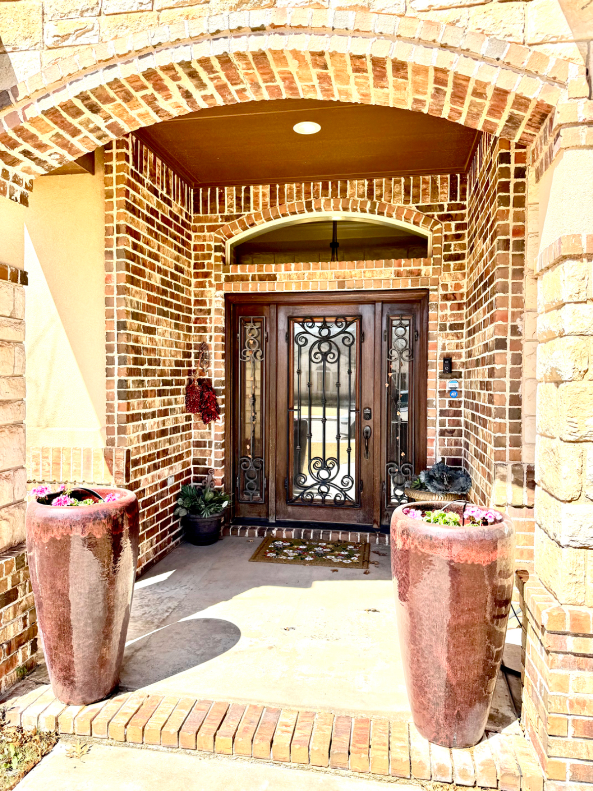 Spacious 3BR-Den Home with Dual Suites, Outdoor Fireplace, Gazebo & 2-Car Garage - Photo 2