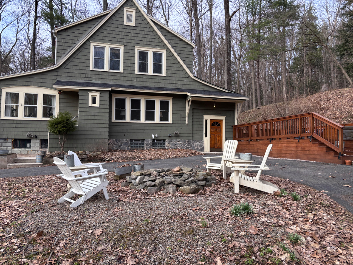 Quiet country living in the city - Photo 1