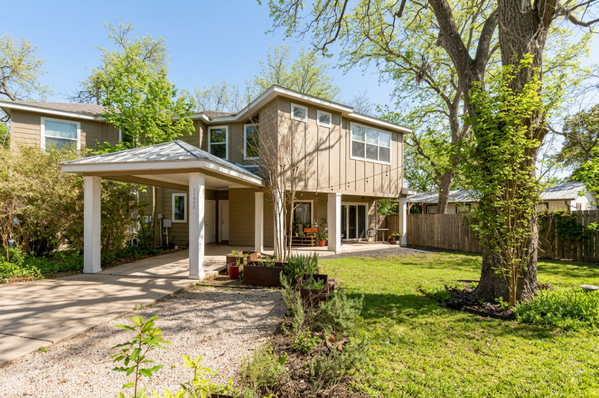 Designer North Austin Townhome Private, Quiet & Walkable - Photo 3