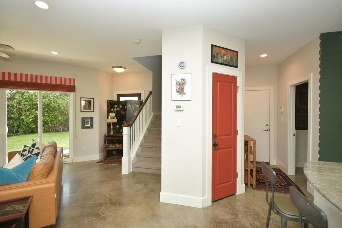 Designer North Austin Townhome Private, Quiet & Walkable - Photo 9
