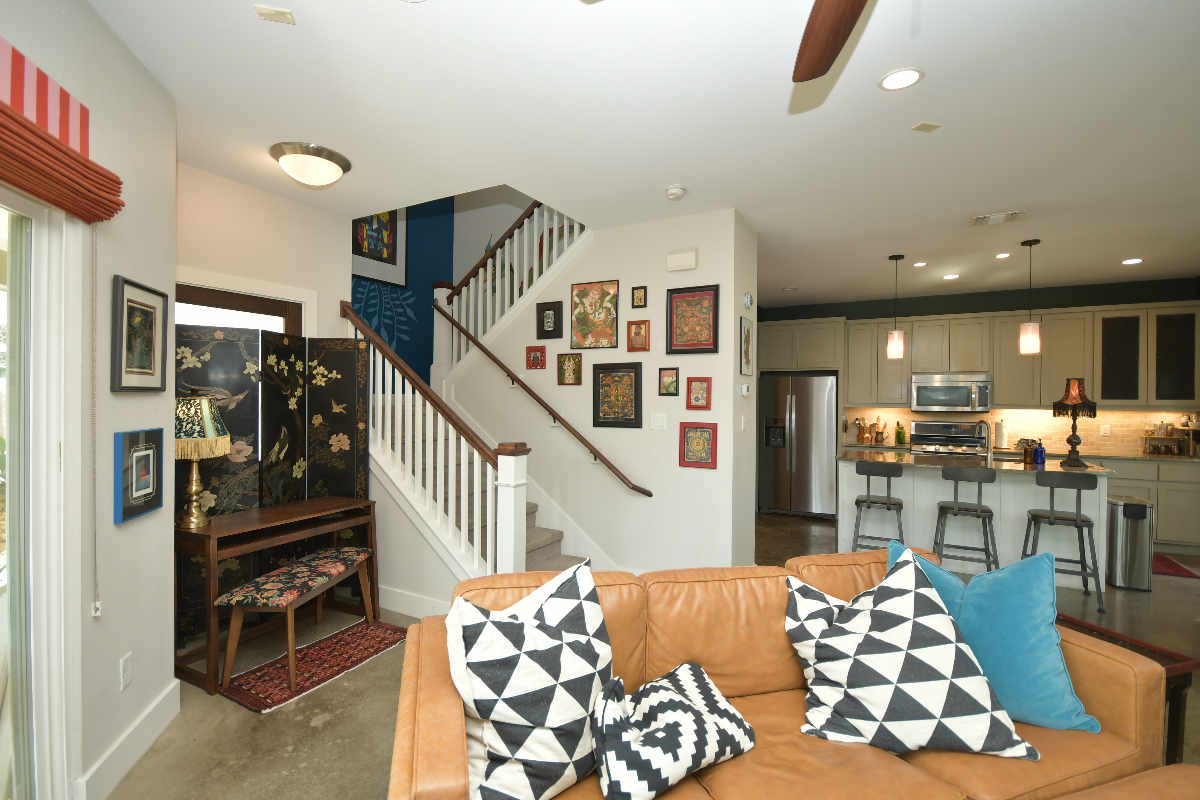 Designer North Austin Townhome Private, Quiet & Walkable - Photo 8