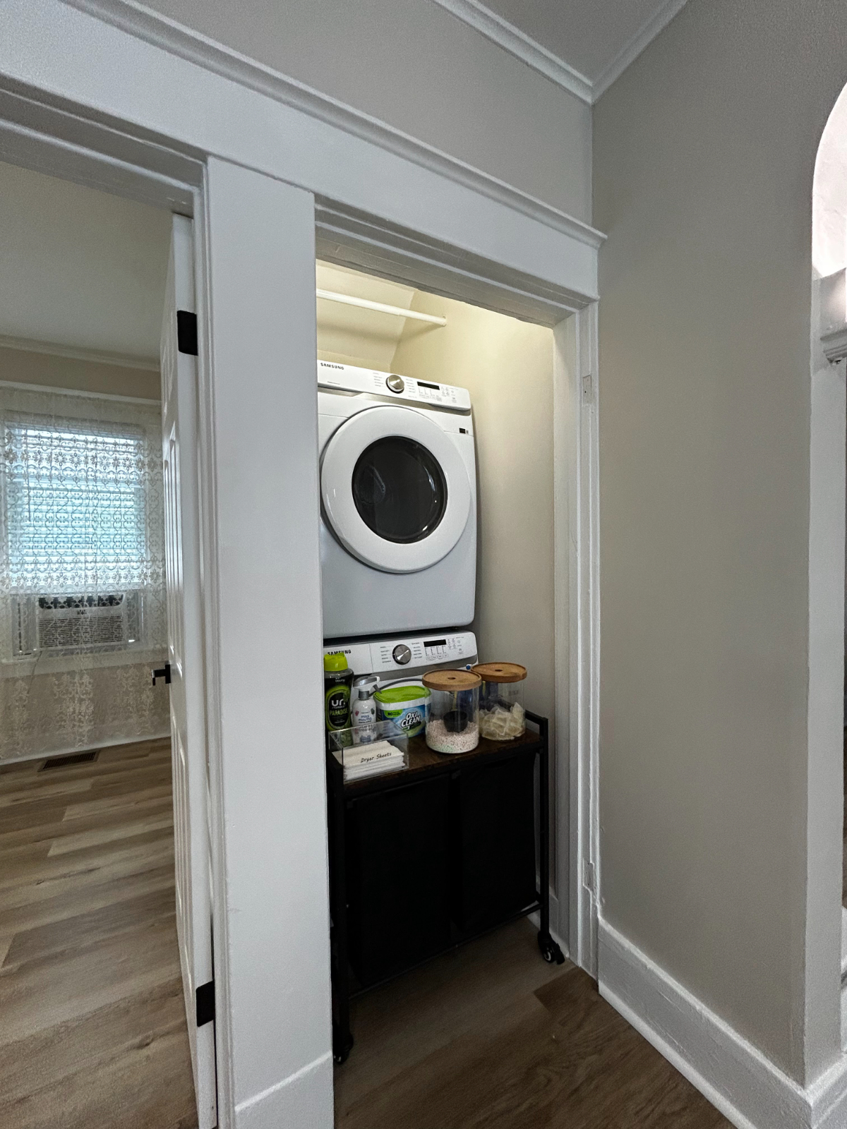 Executive Furnished 2BR with Workspace & Laundry - Photo 3