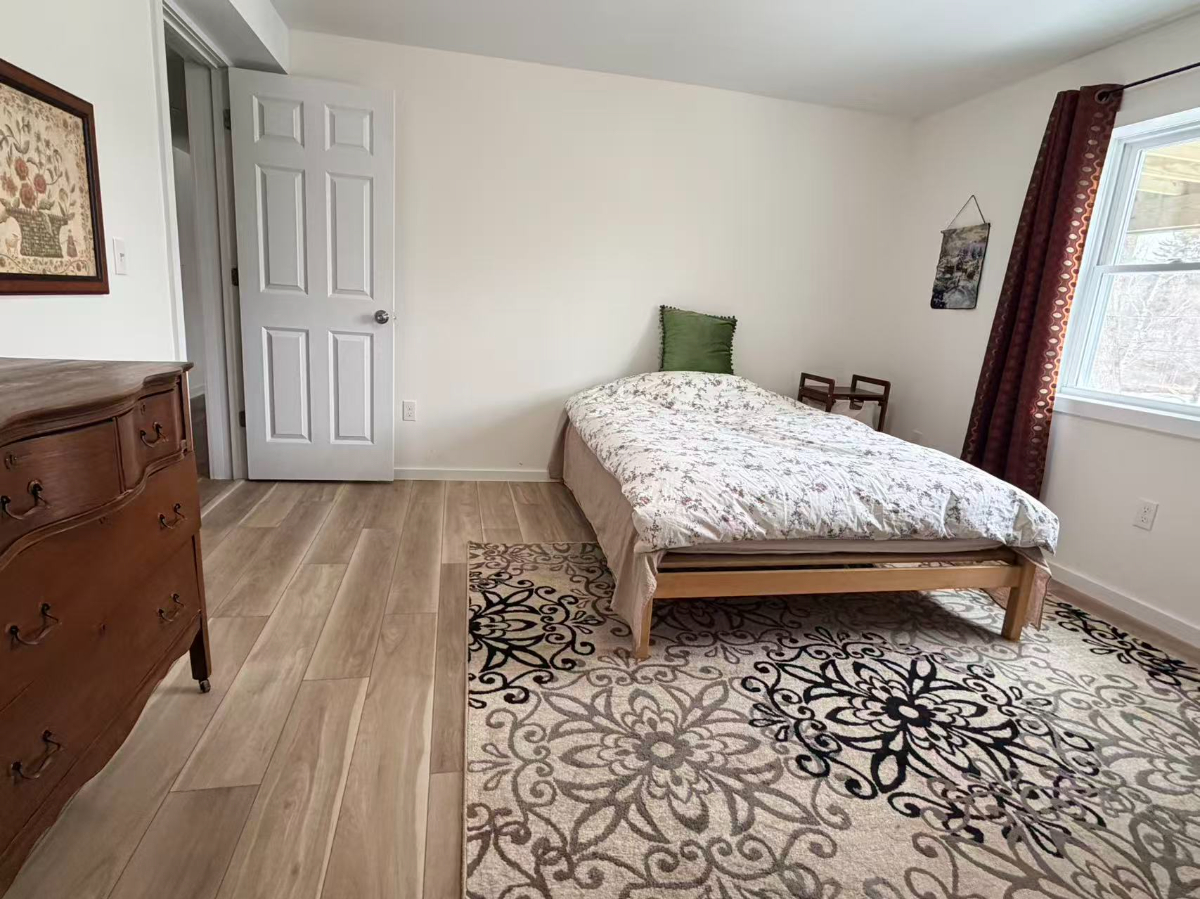 Cozy Private Room Near Dartmouth - Photo 2