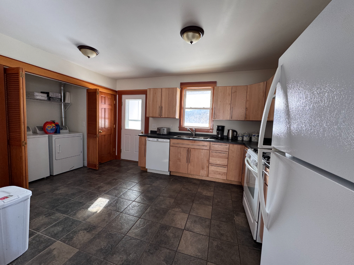 Charming & Updated Duplex in Waterbury Village with Mountain Views & Walkable Location -- Pet Friend - Photo 6