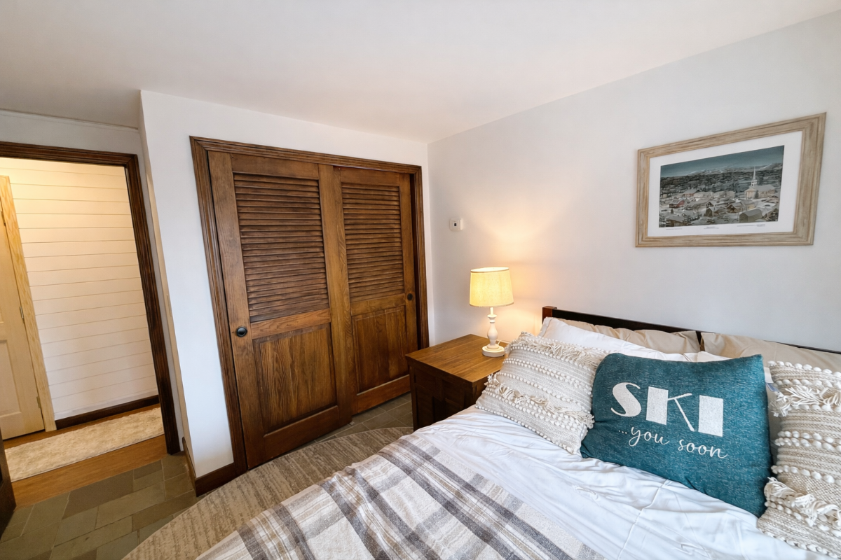 Cozy Stowe 2-bedroom, peaceful wooded setting - 2.5 miles to village - Photo 12