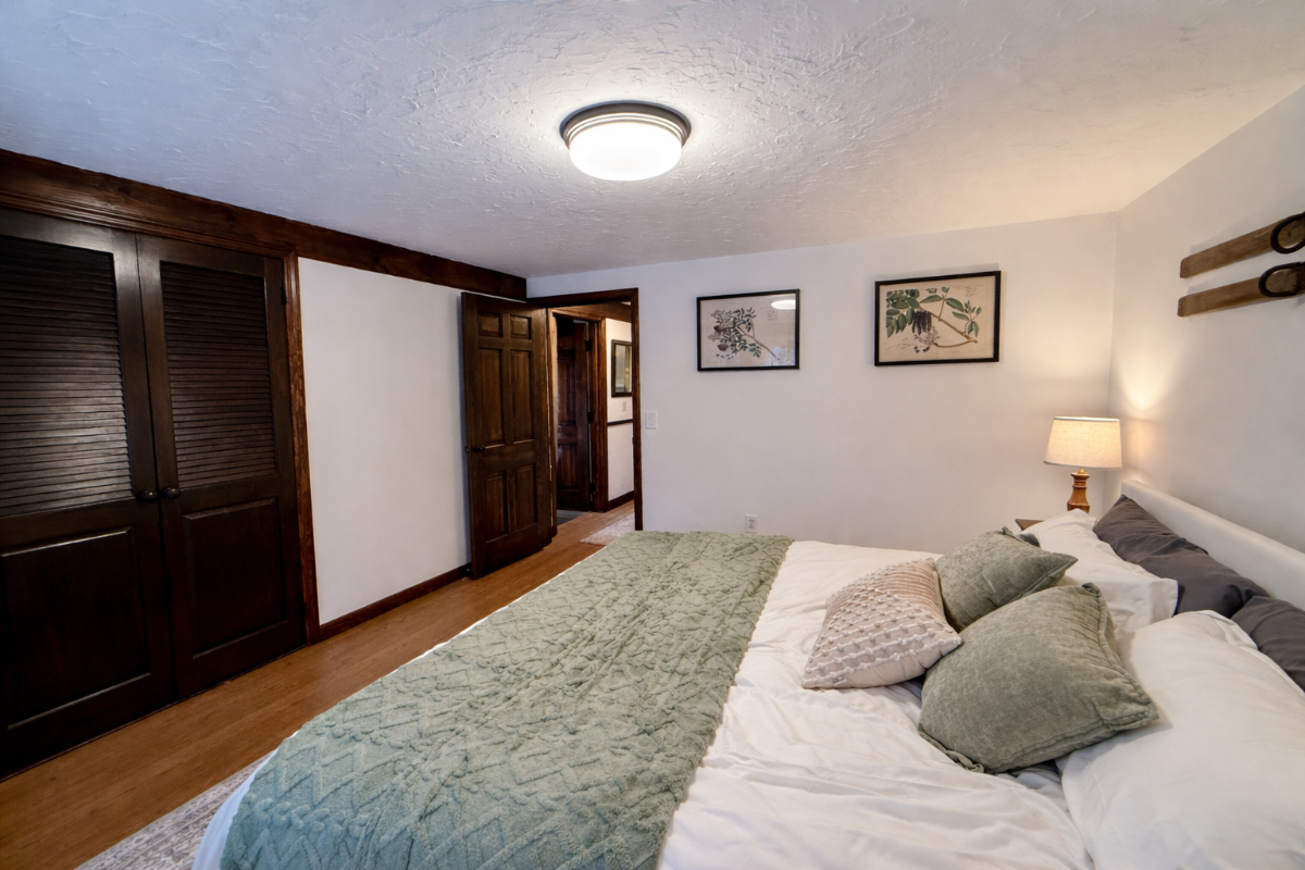 Cozy Stowe 2-bedroom, peaceful wooded setting - 2.5 miles to village - Photo 10