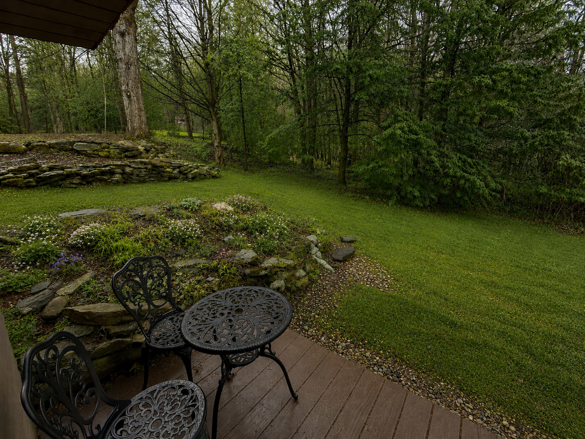 Cozy Stowe 2-bedroom, peaceful wooded setting - 2.5 miles to village - Photo 8