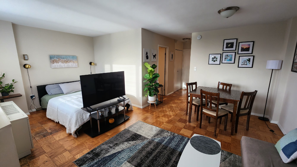 Peaceful, Private Studio with Easy Downtown Access- Ideal for Professionals & Travelers - Photo 2