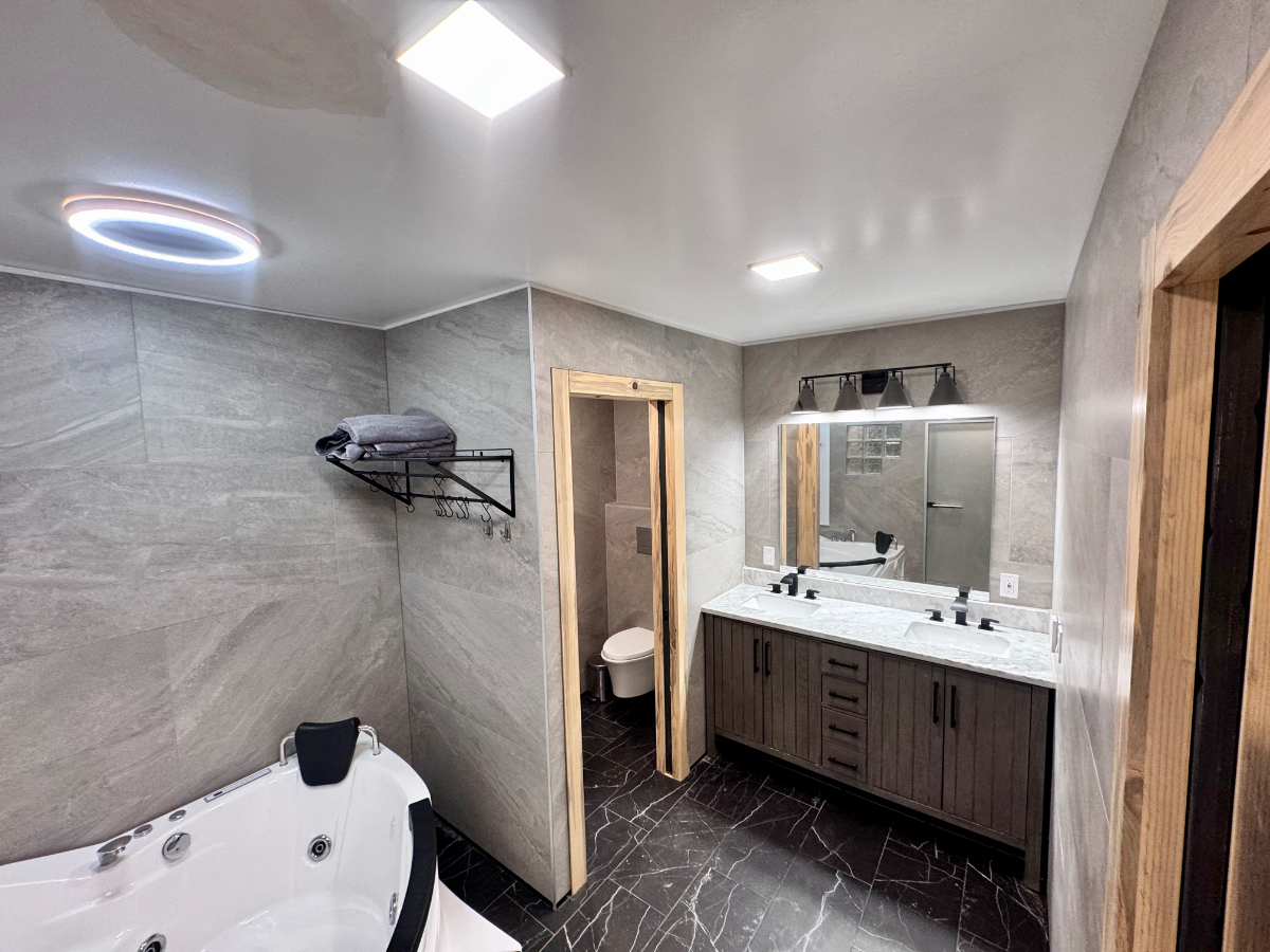 Beautiful basement studio in the heart of the Highlands - Photo 7