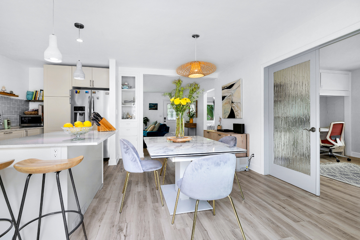 Modern and beachy 2 bed - Photo 3