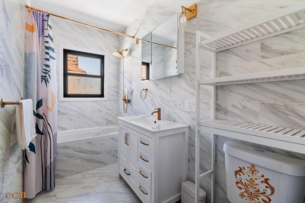 Fully Renovated Private House w/ Outdoor Space, Workspace & Laundry - Near Brooklyn College, Kings C - Photo 5