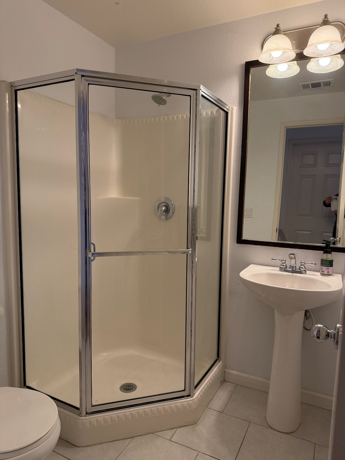 Mission Valley Furnished Room with Private Bathroom in Escala Resort lifestyle. - Photo 4