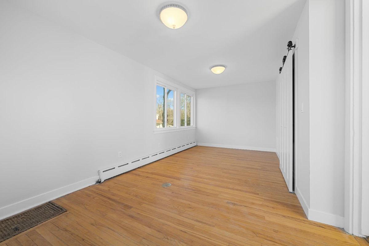 Recently Remodeled 4BR 2BA Apartment With Private Pool Near Major Hospitals & Train Station - Photo 9