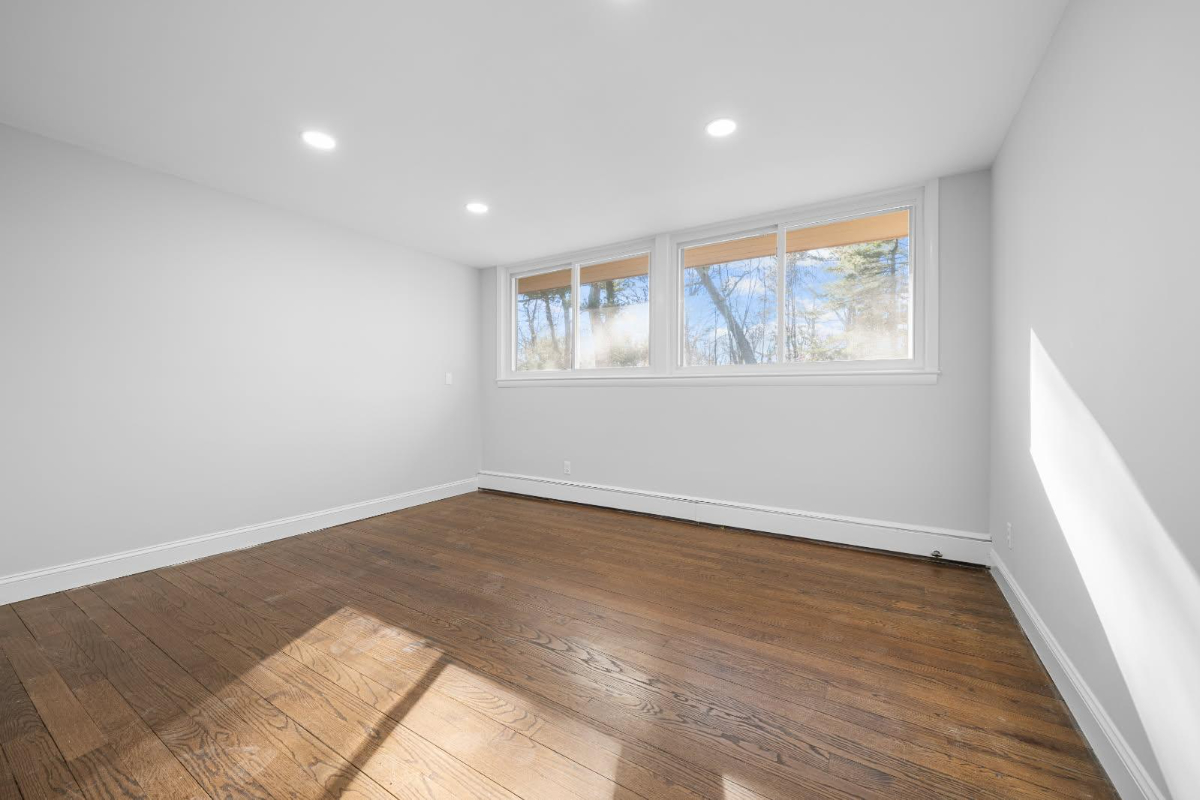 Recently Remodeled 4BR 2BA Apartment With Private Pool Near Major Hospitals & Train Station - Photo 10