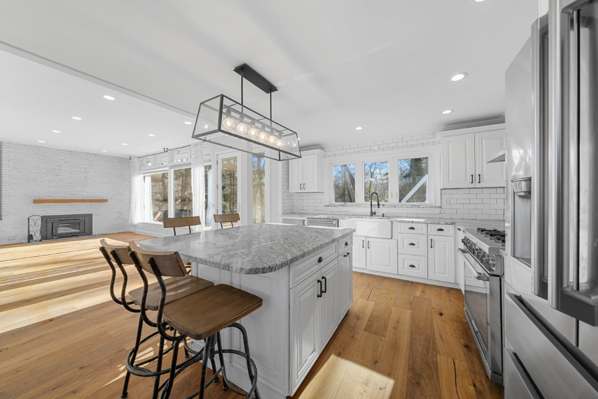 Recently Remodeled 4BR 2BA Apartment With Private Pool Near Major Hospitals & Train Station - Photo 5