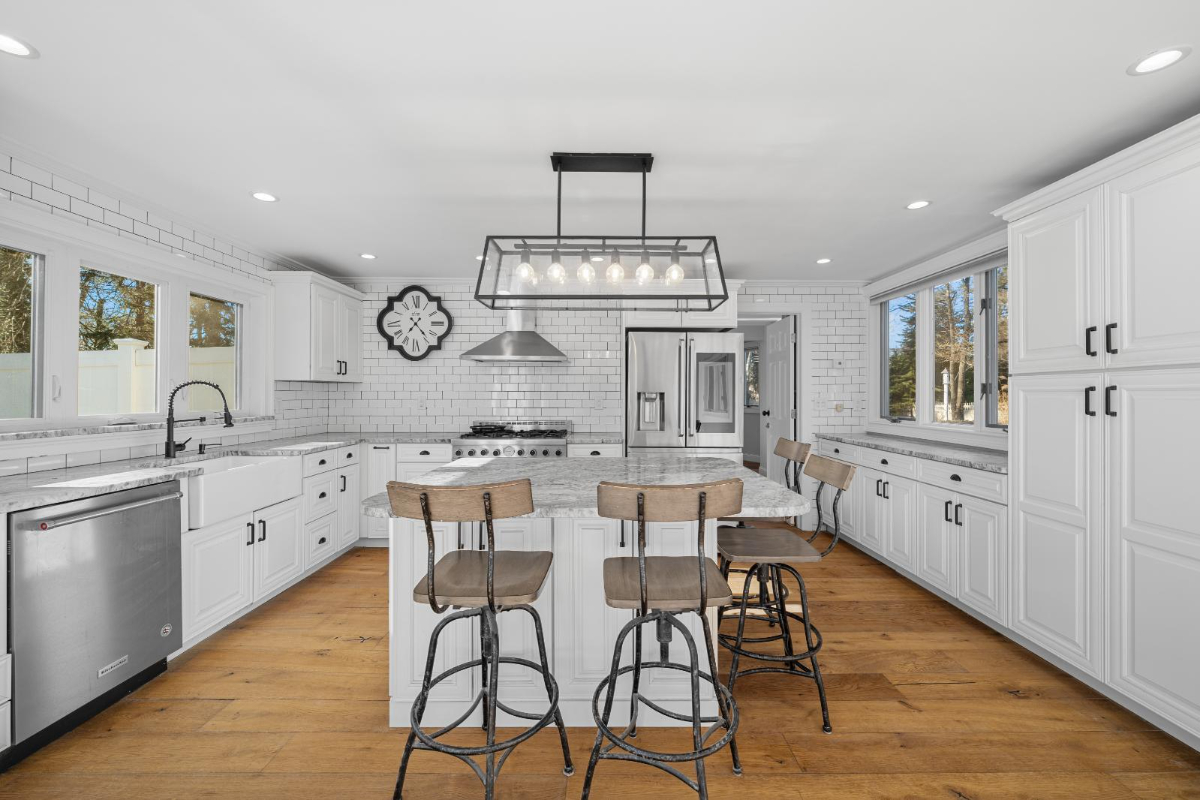 Recently Remodeled 4BR 2BA Apartment With Private Pool Near Major Hospitals & Train Station - Photo 6
