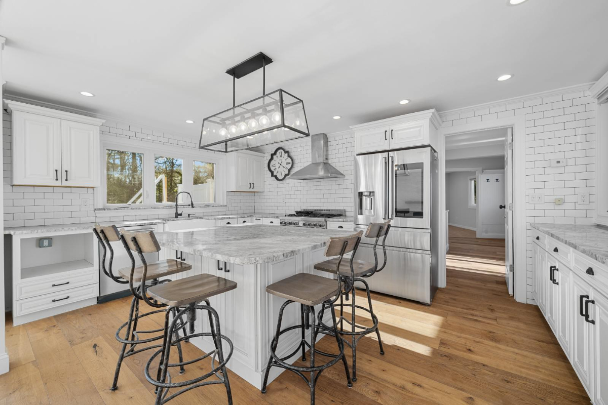 Recently Remodeled 4BR 2BA Apartment With Private Pool Near Major Hospitals & Train Station - Photo 4