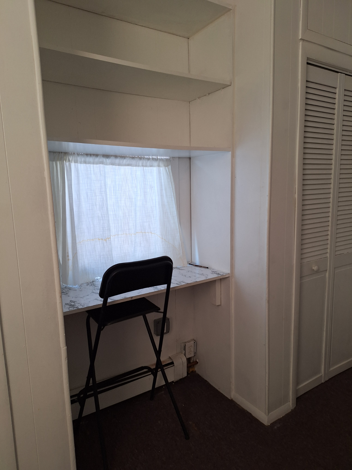 Spacious 3 Bedroom Apartment with In Unit Laundry and Private Parking Option - Photo 8