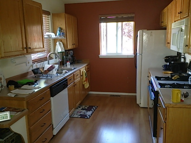 Comfortable Two-Bedroom Home with Flexible Office Space and Fully Equipped Kitchen - Photo 3