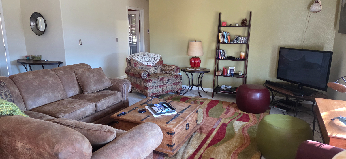 Comfortable Two-Bedroom Home with Flexible Office Space and Fully Equipped Kitchen - Photo 2