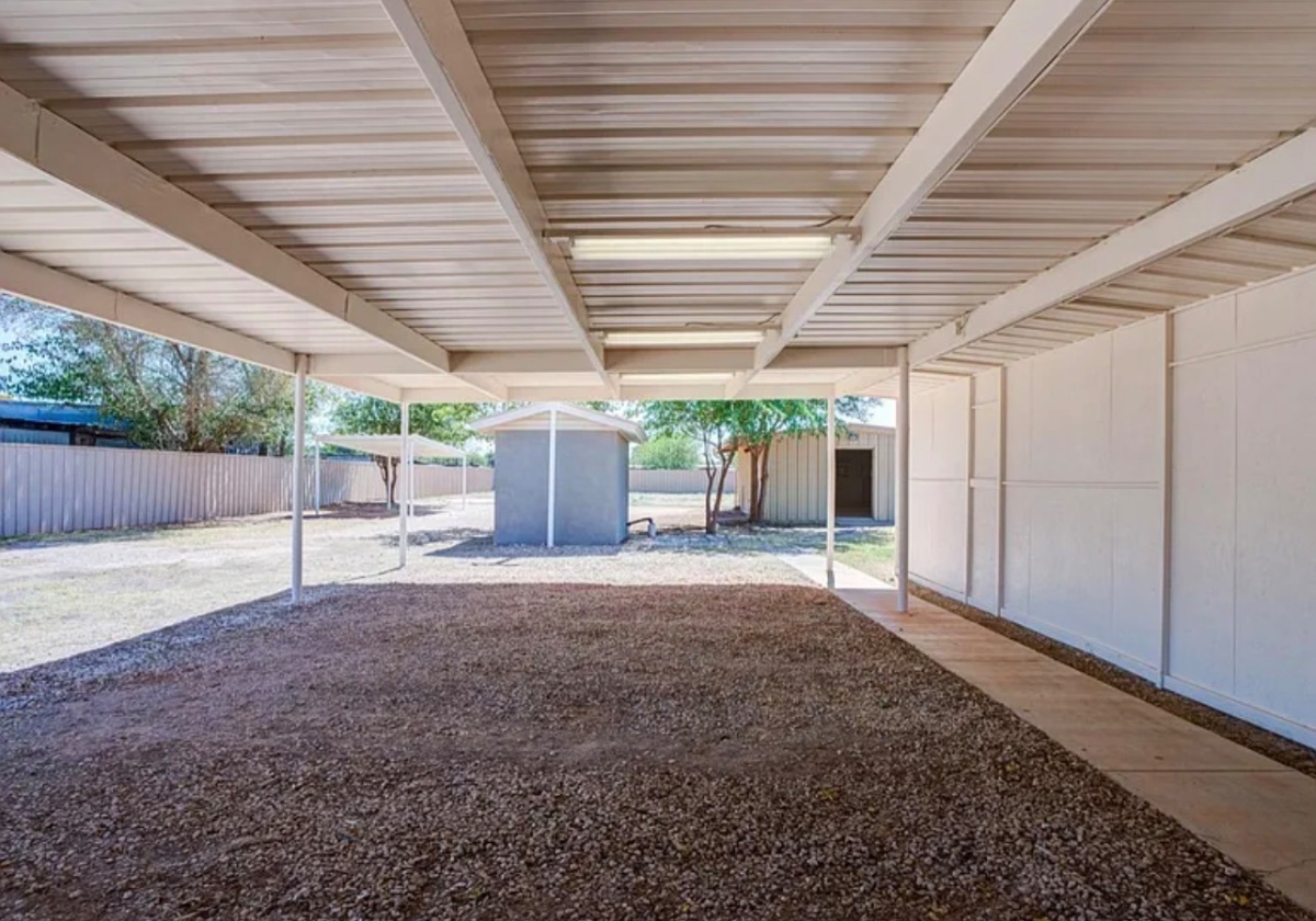 3 bedroom 2 bath home on 2 acres - Photo 3