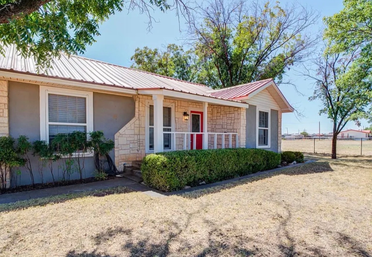 3 bedroom 2 bath home on 2 acres - Photo 2
