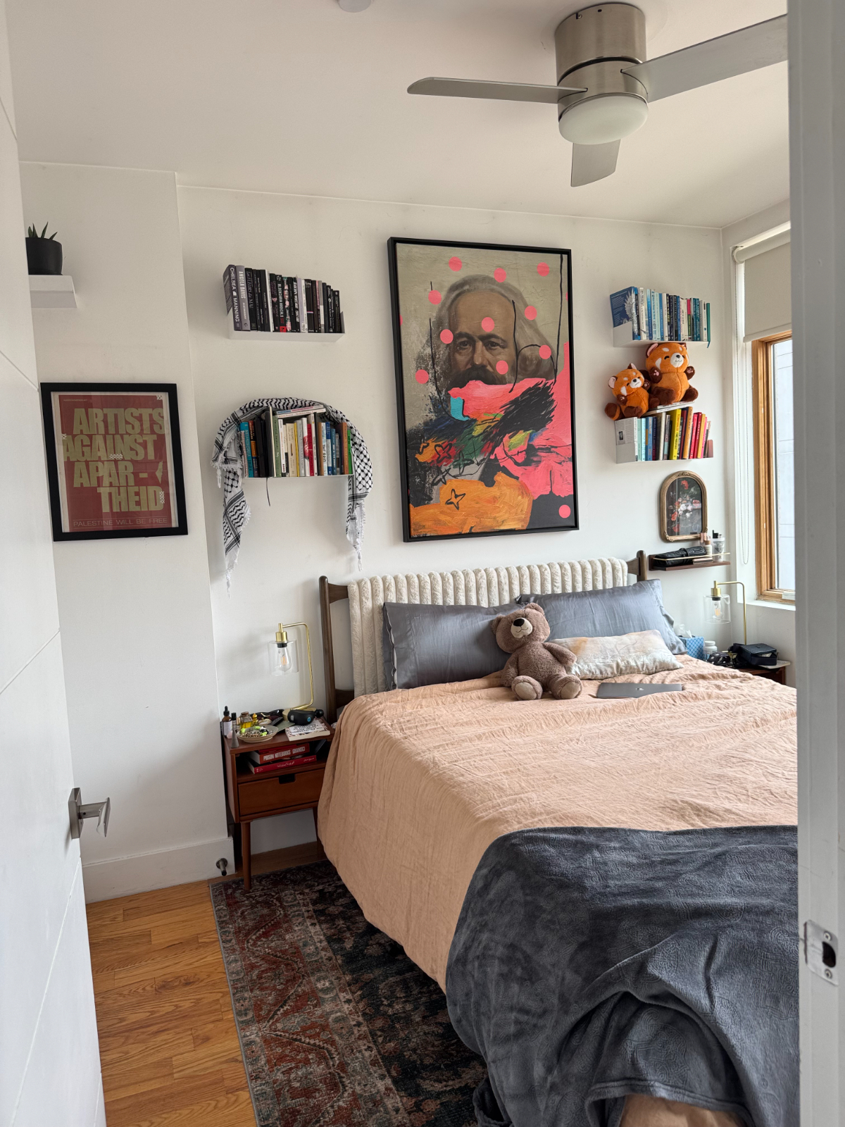 Sunny 2BR with private rooftop and balcony in Bed Stuy - Photo 2