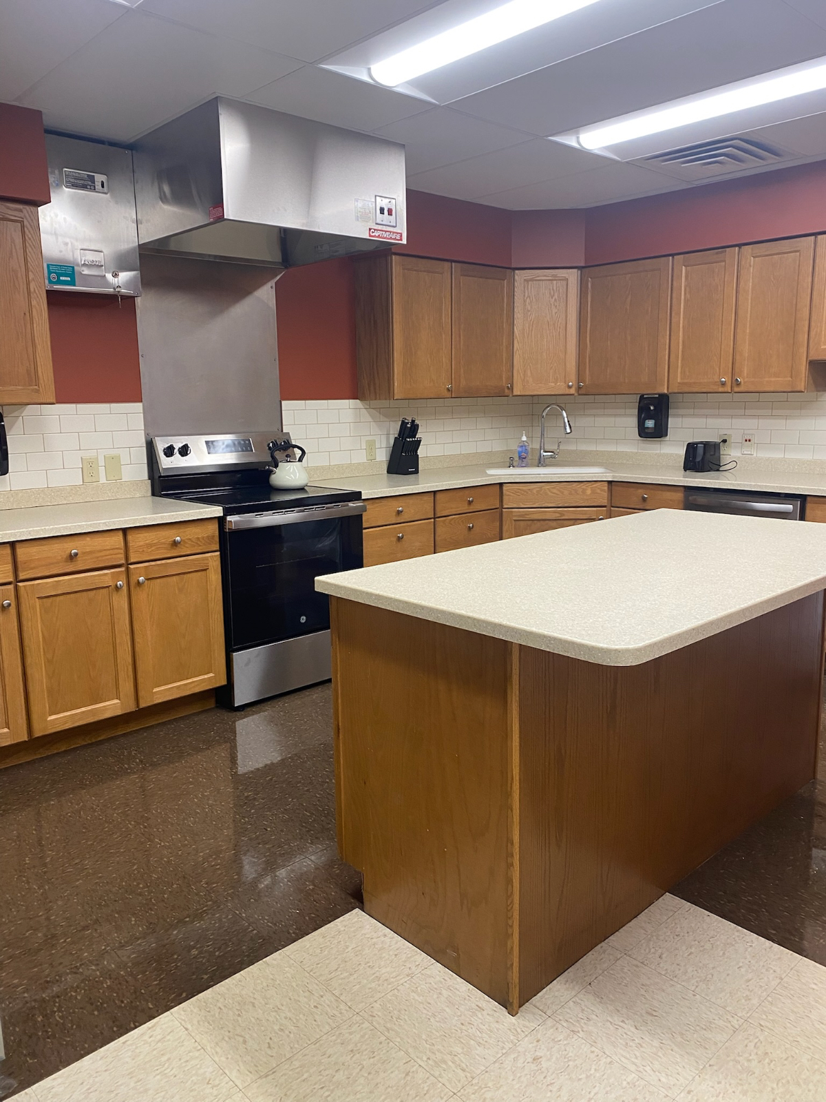 Pinecrest Suites - Flexible, Hotel-Like Stays with Modern Amenities - Photo 3